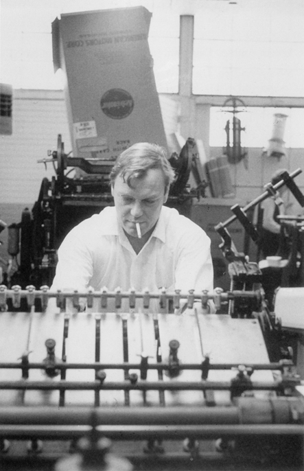 Mackintosh on press. Photo by Ann Charters, San Francisco, 1968. From OYEZ The Authorized Checklist
